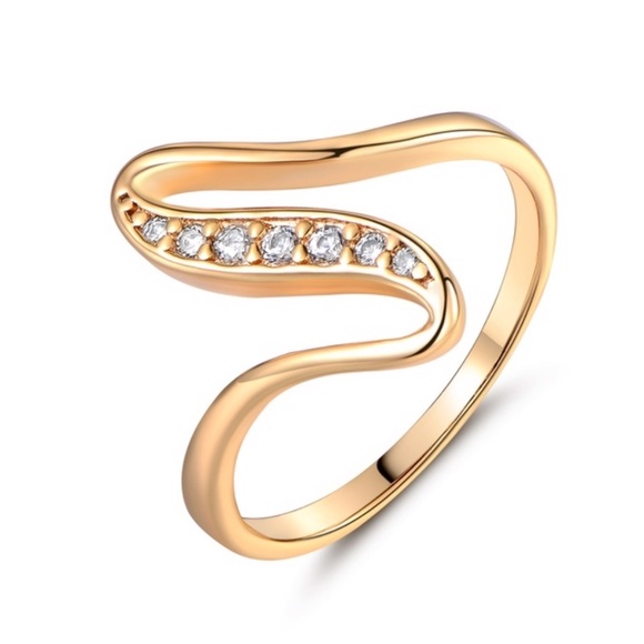 Lady Ring  9 "S" Shape Rhinestone TRENDING JEWELRY - Picture 2 of 5